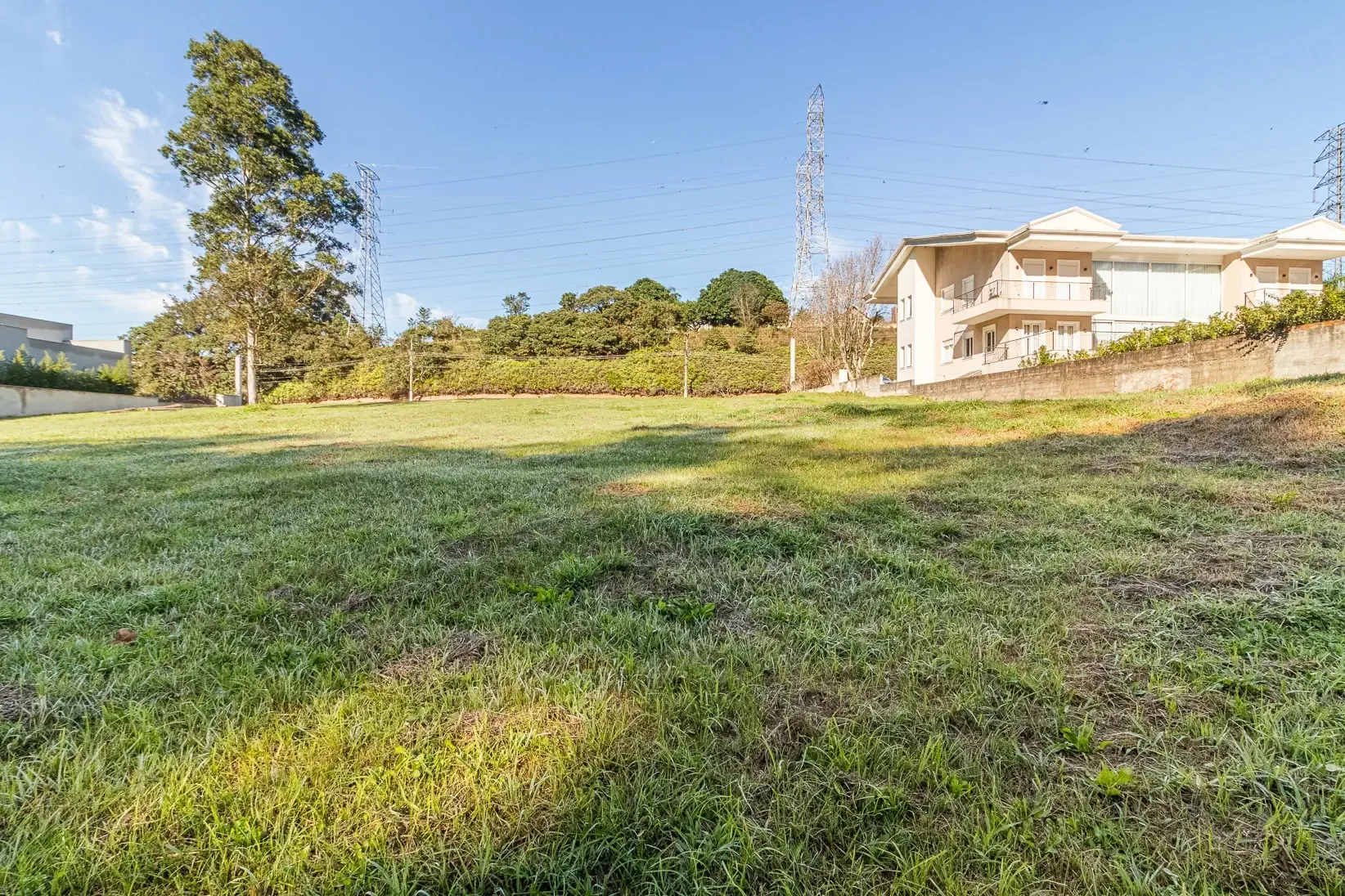 Amplitude do lote residencial no Tamboré 1